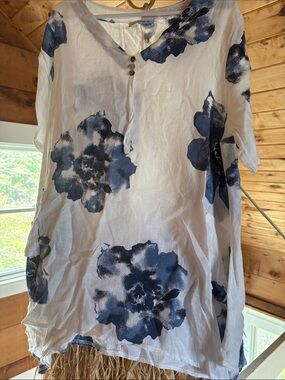UN coeur en Ete Navy Floral V-Neck Tunic/dress - Lightweight White & Navy